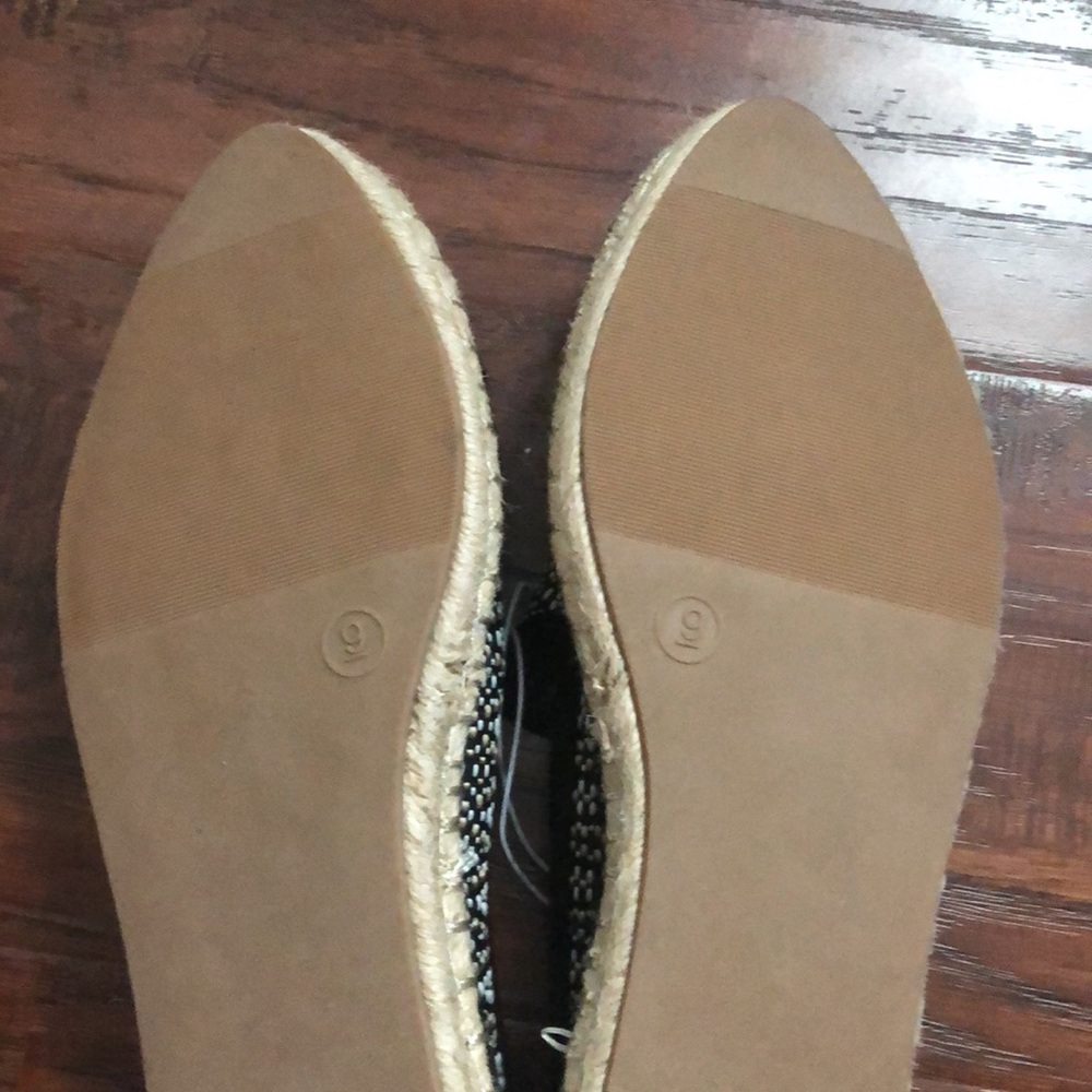 Brend new Universal Thread black and white shoes - Picture 4 of 4